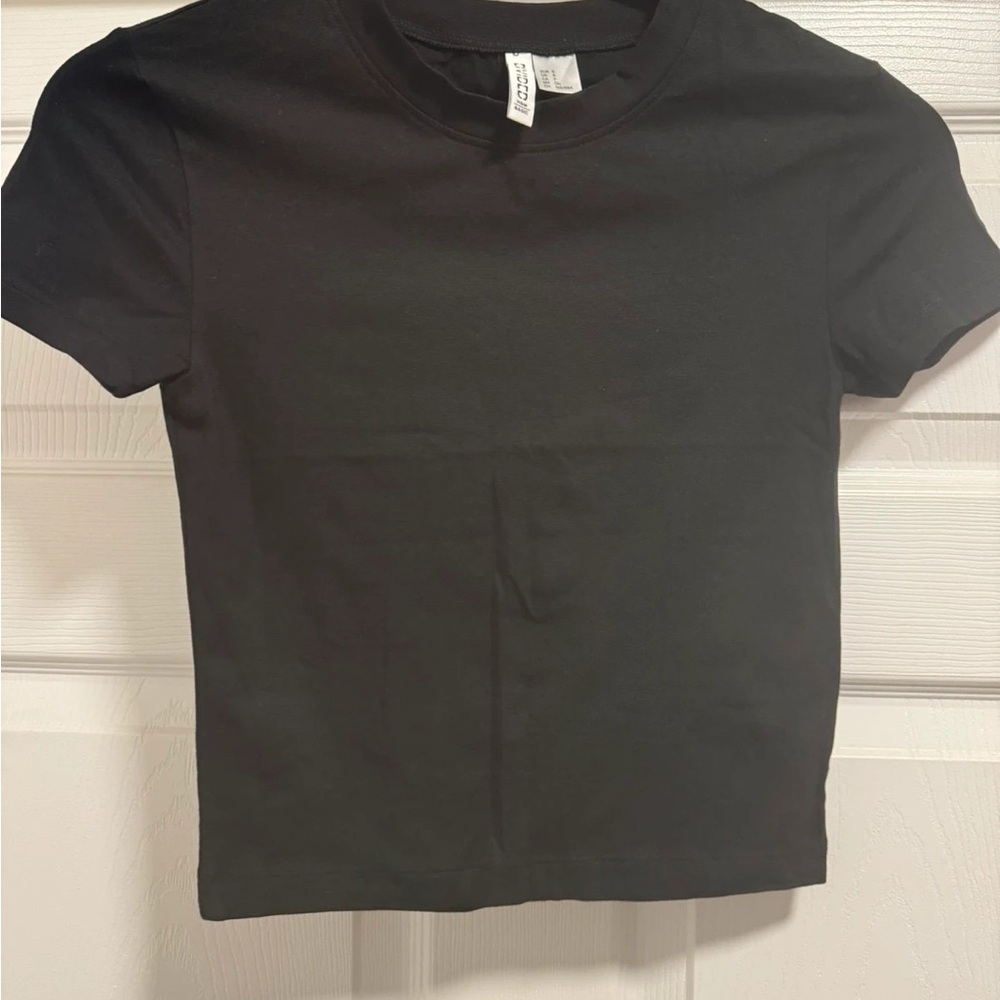 Black cropped T-shirt